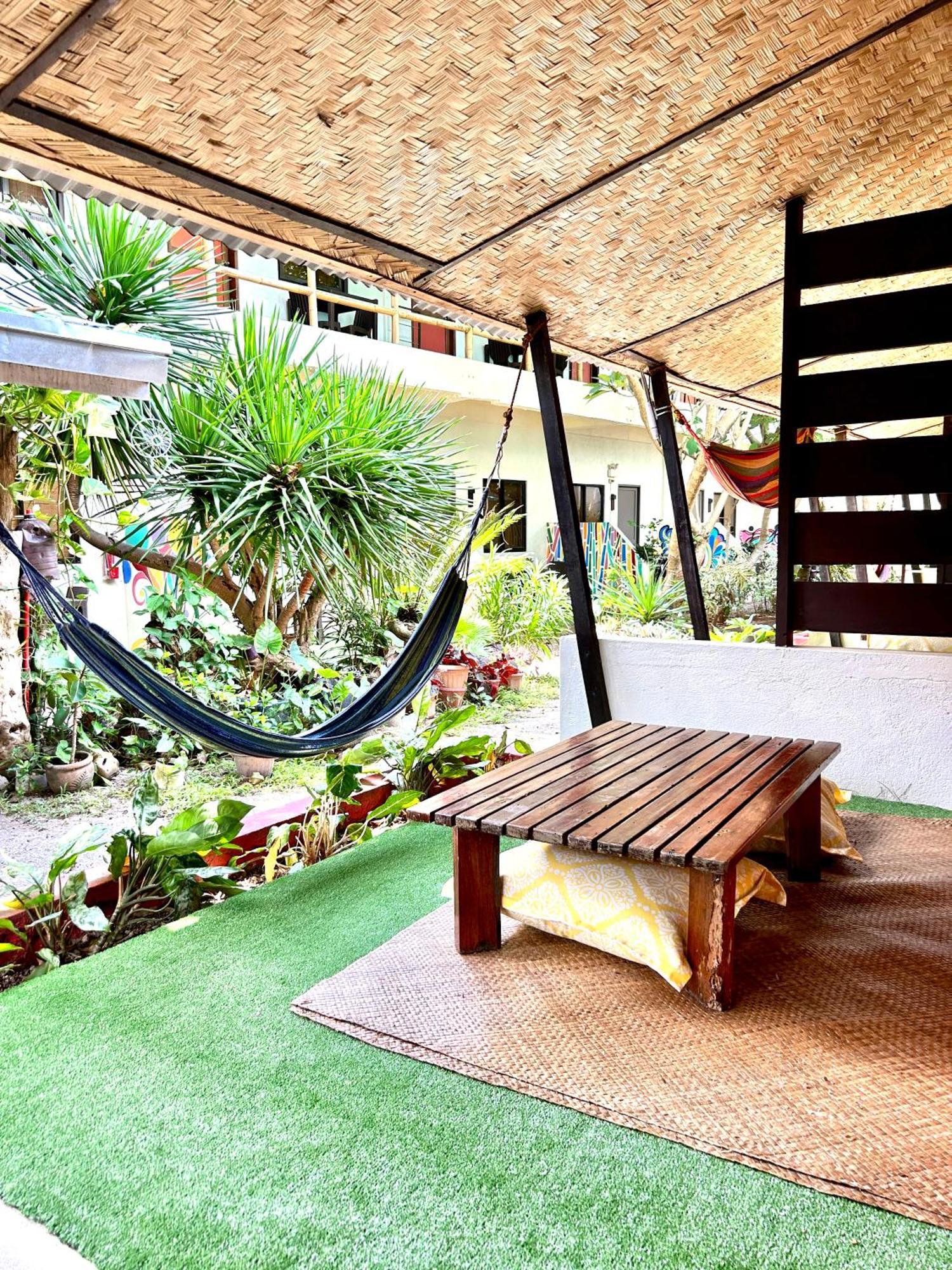 Lazy Dog Bed&Breakfast Balabag  Eksteriør bilde